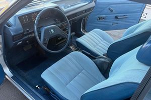 Toyota Corolla Deluxe Liftback de 1982, Usado en Buen Estado, Modelo Hatchback Difícil de Encontrar, Aire Acondicionado, Tracción Trasera - Product Image 4