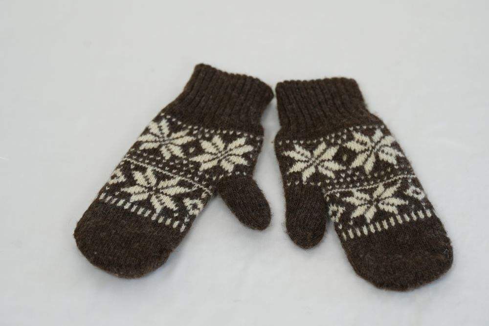 สีน้ำตาลเข้ม