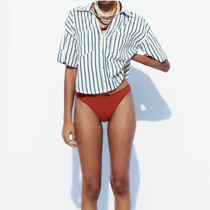 Chemise à rayures tendance pour femmes, idéale pour le bureau, avec un design professionnel et sophistiqué, disponible à la vente à bas prix - Product Image 1