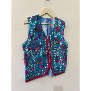 Gilet fait à la main de qualité supérieure fabriqué au Pakistan 100% avec personnalisations Vêtements de fête et de cérémonie élégants - Product Image 3