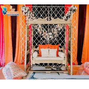 Décoration de balançoire en bois abordable pour les cérémonies de mariage Balançoire musulmane Mehndi Sangeet/Jhula Décoration de balançoire en bois doré UK - Product Image 1