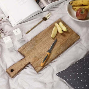 Planche à découper en bois artisanale Élégance rustique: planche à découper en bois - Product Image 1