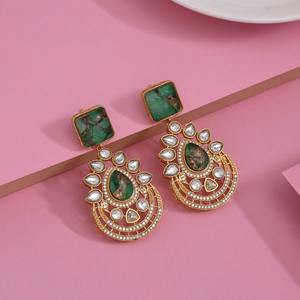 Boucles d'oreilles faites à la main Royal Kundan Pearl Jhumkas pour femmes meilleure qualité Meenakari détaillant boutique indienne accessoires de mode - Product Image 1