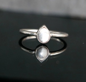 Anillo de howlita de mármol natural en plata de ley 925 hecho a mano, joyería de piedras preciosas blancas, regalo para ella - Product Image 1