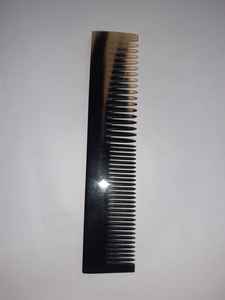 Peigne en corne de couleur naturelle et fini de haute qualité personnalisé et fabriqué à la main pour coiffer les cheveux à partir de corne de buffle véritable d'Inde - Product Image 6