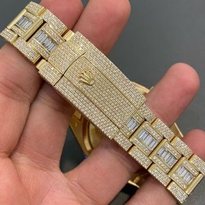 Montre de luxe antique en or avec mouvement ETA, entièrement sertie de moissanite, unisexe, en acier inoxydable, cadran en verre, bracelet de 20 mm, aspect VVS - Product Image 2