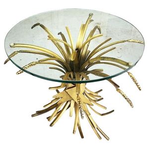 Table basse élégante en aluminium de conception florale avec le dessus en verre approprié aux intérieurs de salon et aux buts décoratifs - Product Image 3