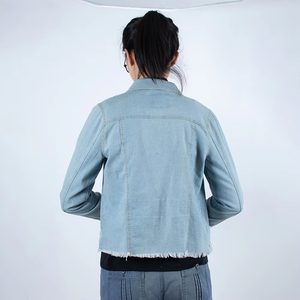 Veste en jean pour femme de haute qualité, décontractée, à manches longues, épaules tombantes, boutonnée sur le devant, avec poches - Product Image 2