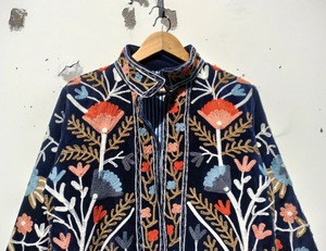 Chaqueta y Abrigo Bordado a Mano de Terciopelo Suzani, Chaqueta Corta Estilo Bohemio para Mujer, Estilo Vintage Bohemio, Chaqueta Suzani Colorida - Product Image 3