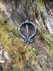 Broche en fer forgé à la main pour forgeron, boucle médiéval Fibula, histoire, casque médiéval païen - Product Image 6