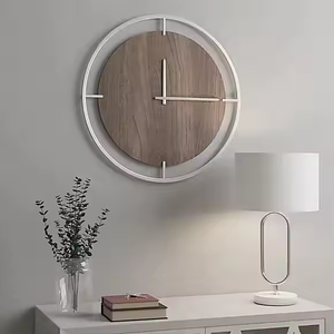 Elegantes Relojes de pared de metal con diseños elegantes para la decoración moderna del hogar y la sala de estar sofisticada de Azora Industries - Product Image 1