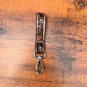 Nuevo llavero de pulsera pequeño de cuero mecanizado a mano, llavero de cuero genuino de estilo occidental, Clip de llave de cuero de vaca personalizado para mujer - Product Image 4