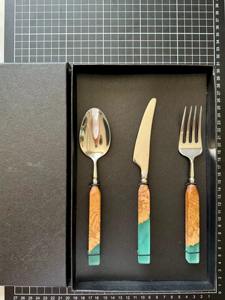Cubiertos Artesanales de Madera con Mangos de Resina Epoxi, Perfectos para un Uso Cómodo y Decoración de Mesa, Venta al por Mayor desde India - Product Image 5
