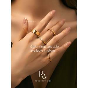 Anello in Oro 18K con Strass, Fascia da 7mm Anti-ossidazione, Impermeabile, con Intarsio da 4mm, Elegante Anello da 7mm, Regalo per Lei - Product Image 3