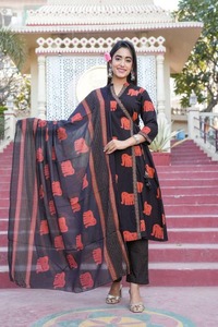 Vente en gros d'ensemble Kurti en coton prêt à l'emploi vêtements ethniques indiens en vrac avec bas et fournisseur mondial de Dupattas - Product Image 6