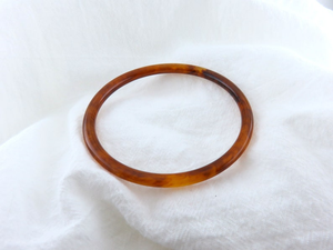 Bracelets en résine écologiques faits à la main élégants pour femmes Bracelets de mode traditionnels haut de gamme Bijoux tendance légers et durables - Product Image 4