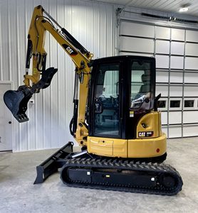 รถขุดขนาดเล็ก CAT 304E2 CR สีเหลือง ระบบไฮดรอลิก ติดตั้งบนแทร็ก - Product Image 1