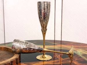 Juego de 2 Copas de Vino Clásicas de Latón Plateado (60 ml) para Fiestas - Product Image 2