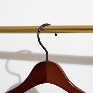 Cintres en <span class=keywords><strong>bois</strong></span> de noyer <span class=keywords><strong>et</strong></span> de hêtre écologiques de qualité supérieure avec pinces en cuivre antique pour l'affichage de la mode de luxe en magasin - Product Image 4