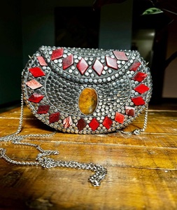 Pochette en pierre conception de luxe sacs faits à la main concepteur de soirée en argent prêt à expédier Sa résine laiton mosaïque avec métal - Product Image 2