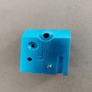 Abrazadera Media Solar GT-MC-U2 de Latón Mecanizado por CNC, Gancho para Techo de Estaño, Anodizado Azul, Color Personalizado, Instalación - Product Image 6