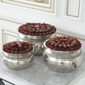 Lot de 2 bols de service à chocolat en métal doré de qualité exclusive pour table ronde, dates décoratives ou autres bols de service à bonbons - Product Image 5