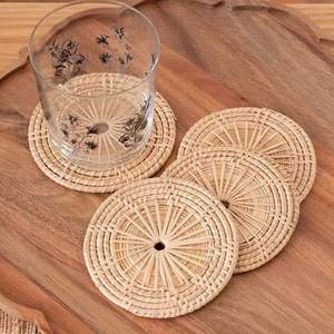 Posavasos de ratán con patrón intrincado, Ideal para crear ajustes de mesa llamativos para eventos formales y experiencias gastronómicas informales - Product Image 2