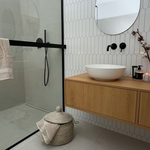 Vietnamese Short Seagrass <b>Basket</b> with Water Hyacinth <b>Lid</b> - Product Image 3