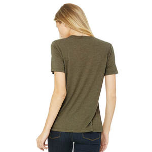 Camiseta con estampado de texto verde oliva transpirable para mujer - Product Image 3