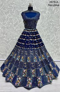 Partywear Lehenga Choli avec broderie multi-fils avec séquence - Product Image 4