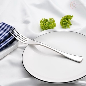 Ensemble de couverts en acier inoxydable écologique décoratif pour table à manger et utilisation en fête |   Ajoute du style à chaque repas - Product Image 4