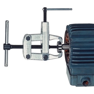 KUKKO 204-02 Gear <b>Puller</b> Side Clamping with 100 mm Clamping Depth and 90 mm Clamping Width - Product Image 3