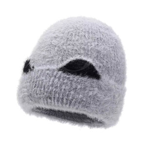 Bonnet en fourrure léger avec tricot confortable et bonnet en fausse fourrure à l'aspect tendance avec tricot respirant et intérieur doux - Product Image 1