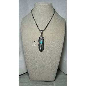 Pendentif artisanal en turquoise Golden Hill avec motif croix, serti Navajo, en argent sterling, breloque religieuse, fait main par un artiste - Product Image 6