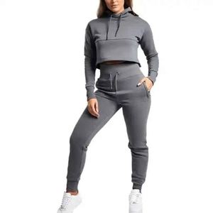 Sudadera Corta con Capucha para Mujer, Tejida en Algodón, Estilo Casual Urbano, Logotipo Frontal, Hombros Caídos, Fabricante de Pakistán, Superventas - Product Image 6