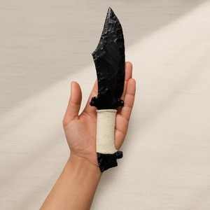 มีดหินออบซิเดียนสีดำขัดเงา งานฝีมือจากอัญมณี ของขวัญจากมุนธาอาเกต สัมผัสเหมือนจริง แกะสลักด้วยมือ คุณภาพพรีเมียม - Product Image 2