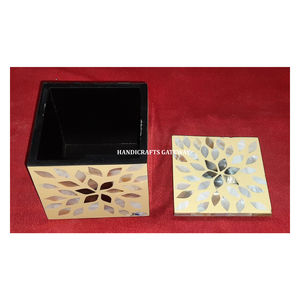 Joyero de forma cuadrada de Color amarillo con incrustaciones de madreperla de madera hecho a mano de nuevo diseño único para decoraciones de regalo de boda - Product Image 1
