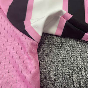 Maglietta con scollo a V personalizzata traspirante moda Design 280gsm maglia sportiva sublimazione <span class=keywords><strong>T</strong></span>-<span class=keywords><strong>Shirt</strong></span> ricamo Logo Tshirt Tshirt per gli uomini - Product Image 5