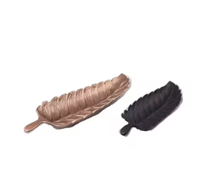 Ensemble de plateaux modernes finis or et noir mat Plateau de service en métal parfait pour la table à manger, les fêtes, le rangement et la décoration de la maison - Product Image 3