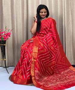 Saree prêt-à-porter avec dentelle florale en velours - Product Image 3