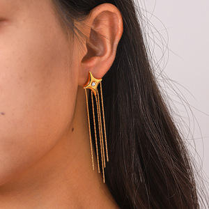 Boucles d'oreilles à chaîne à franges serties de diamants en forme d'étoile à quatre branches, tendance et polyvalentes, en acier titane. - Product Image 2
