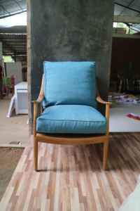 Chaise longue avec cadre en bois et coussins - Product Image 4