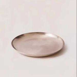 Plaque de thali en métal idéale pour les festivals traditionnels de temple de salle à manger et les repas quotidiens de ménage servant durable - Product Image 1