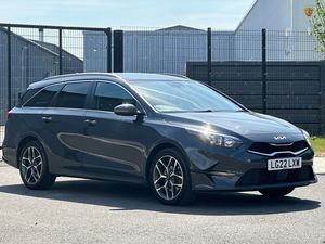 KIA CEED 2022 T-GDI 3 SPORTSWAGON DCT d'occasion LHD/RHD 1.5 - Product Image 2