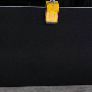 Un fabricant indien propose des dalles de granit noir Absolute Z de haute qualité avec une surface polie au design moderne à un prix raisonnable - Product Image 1