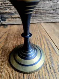 แจกันทองเหลืองแกะสลักลายวินเทจทำมือ พร้อมลายดอกไม้เคลือบสีดำ แจกันตกแต่งสำหรับใส่ดอกไม้ ผลิตในประเทศปากีสถาน - Product Image 3