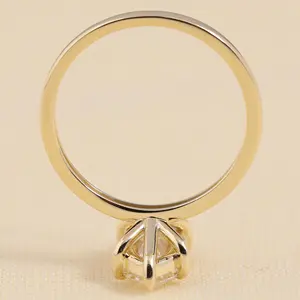 Bague de fiançailles élégante en diamant de laboratoire taille marquise avec style solitaire classique Or 10KT Clarté VS1 Luxe - Product Image 6