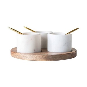 Ensemble de condiments en marbre blanc avec base en bois de qualité supérieure, pots à épices de taille et de forme personnalisées, lot de 3 - Product Image 1