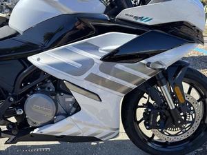 Motocyclette 300SS 2026 - Product Image 4