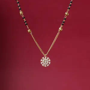 Collier pendentif en cristal plaqué or pour femmes, bijoux de mode avec cristaux élégants - Product Image 3